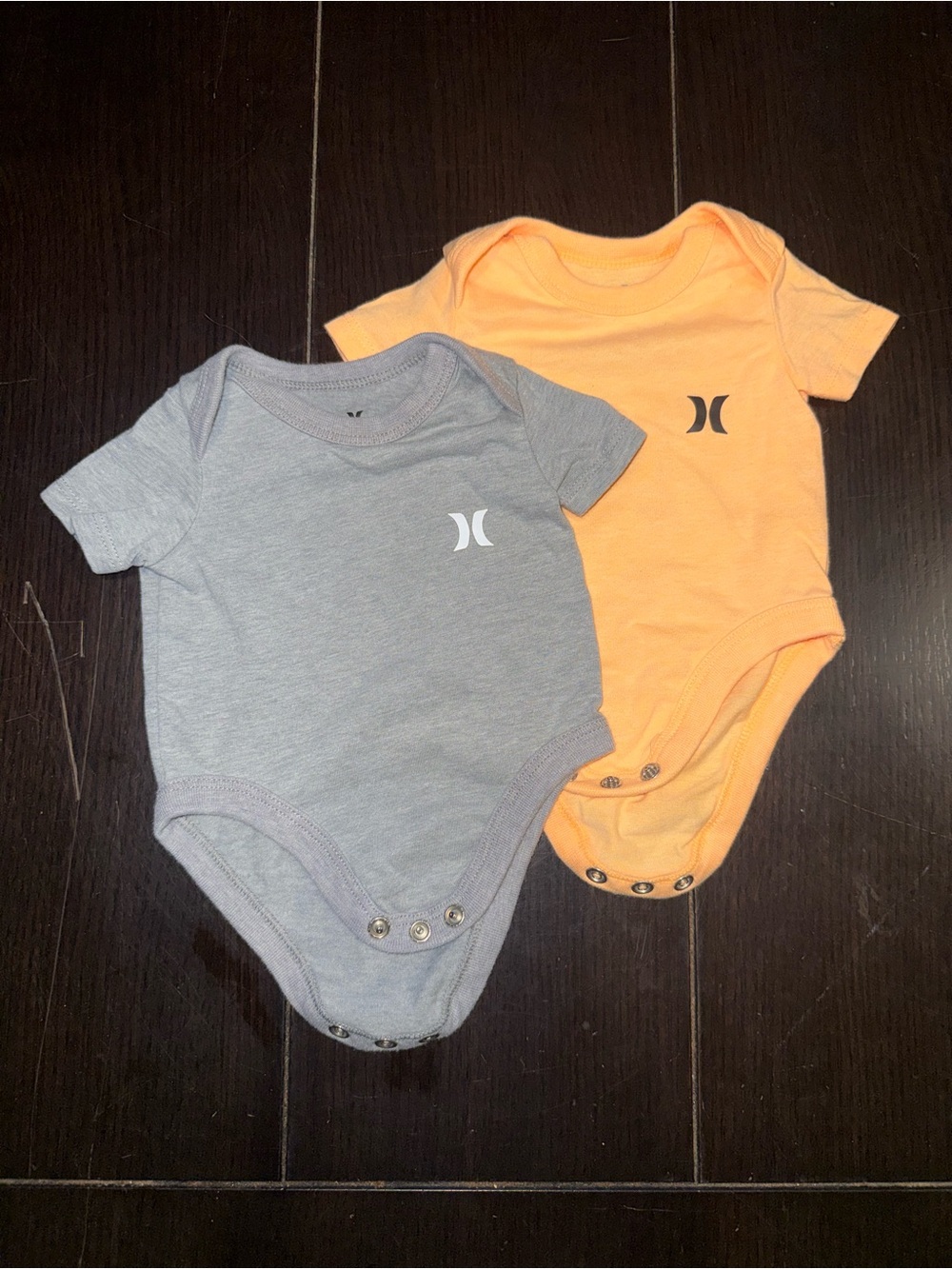 Hurley Short-Sleeve Baby One-Piece Bodysuits in Gray & Peach